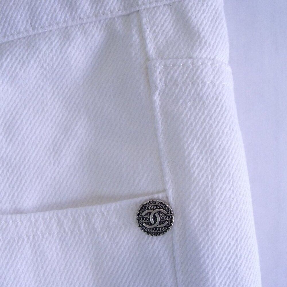 Chanel Cropped Jeans CC Buttons - Picture 4 of 15